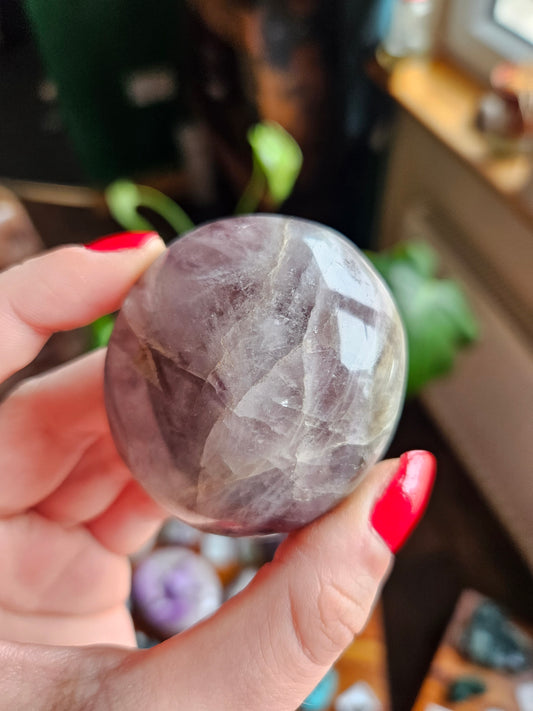 Dream Amethyst palmstone - C