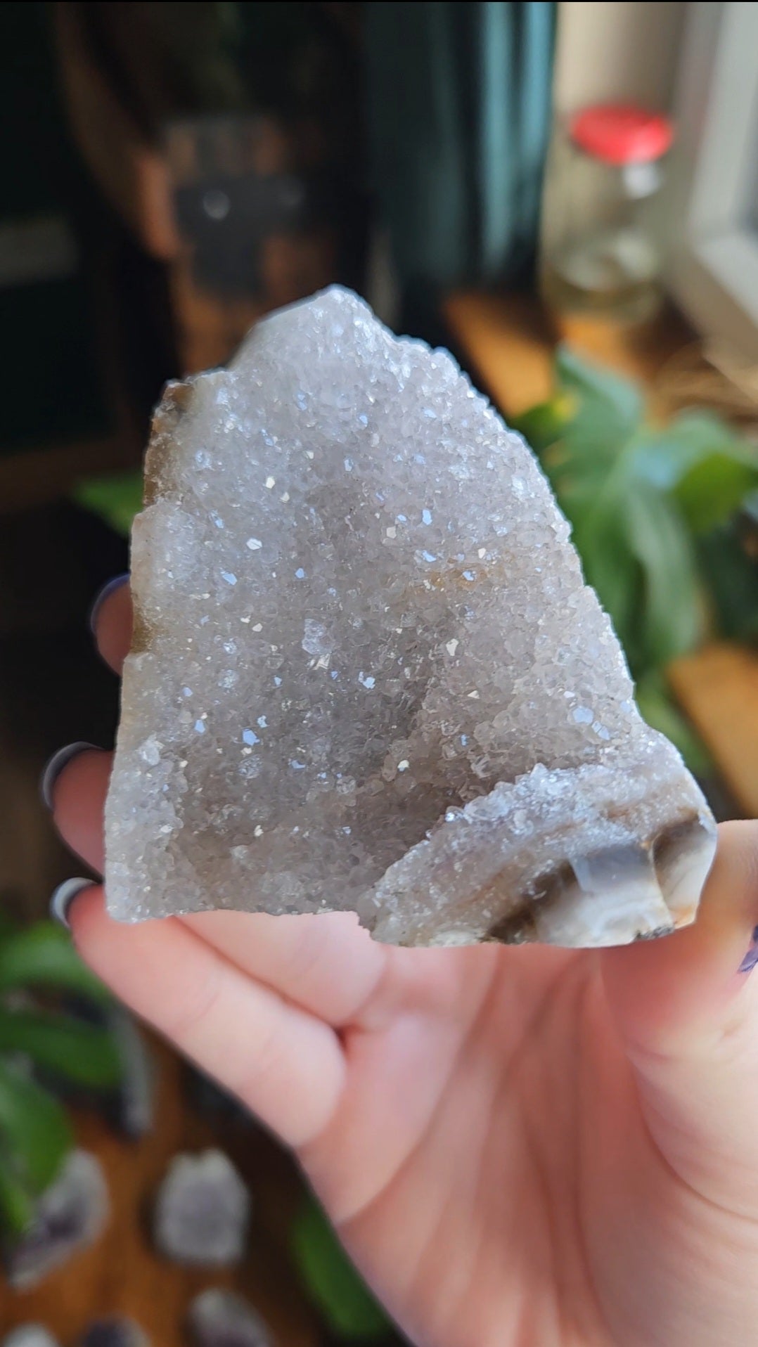 Amethyst geode with Agate banding - 163g
